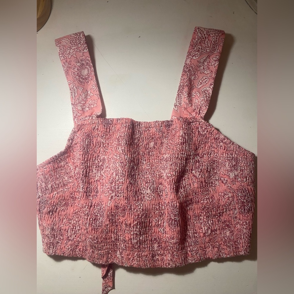 Woman’s tie cropped tank top